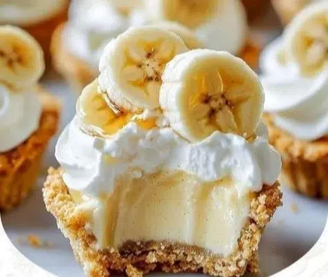 No-Bake Mini Banana Cream Pies 8 No-Bake Mini Banana Cream Pies layered with fresh bananas and creamy filling